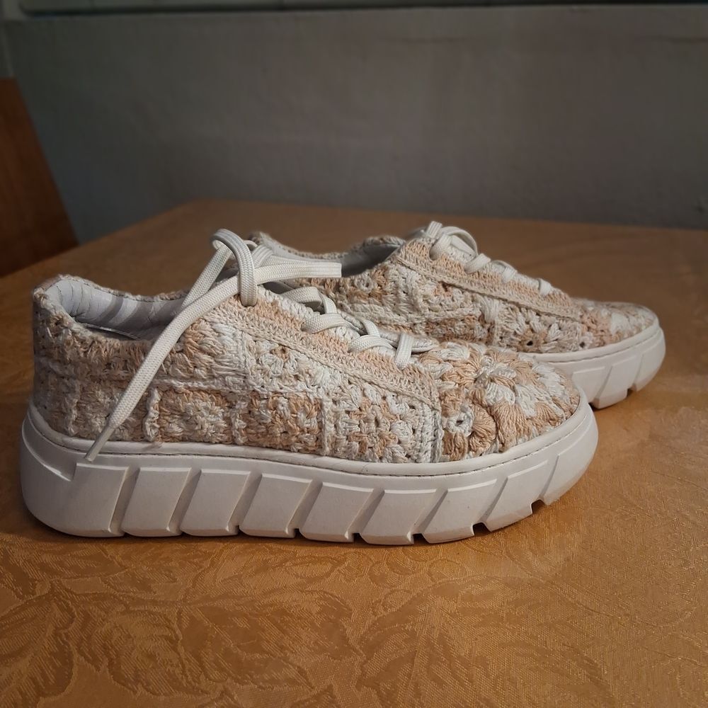 Free People Casual Women's Knit Lace-Up Sneakers in Beige and White